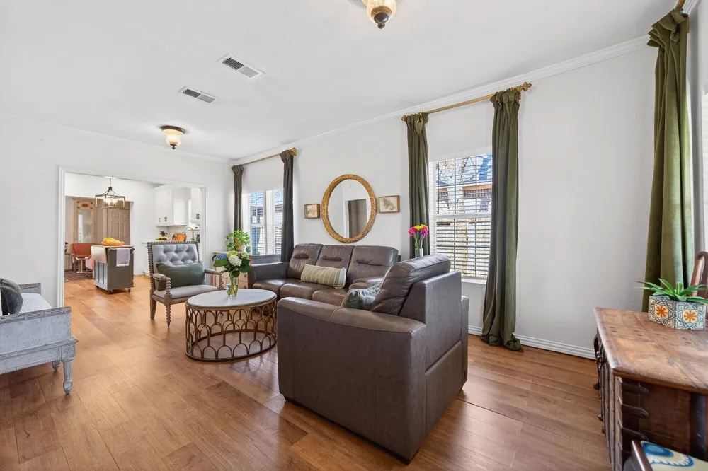607 Bethpage Avenue Dallas, TX 75217