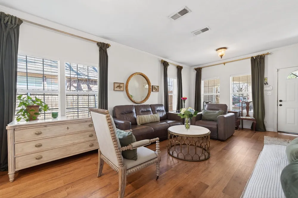 607 Bethpage Avenue Dallas, TX 75217