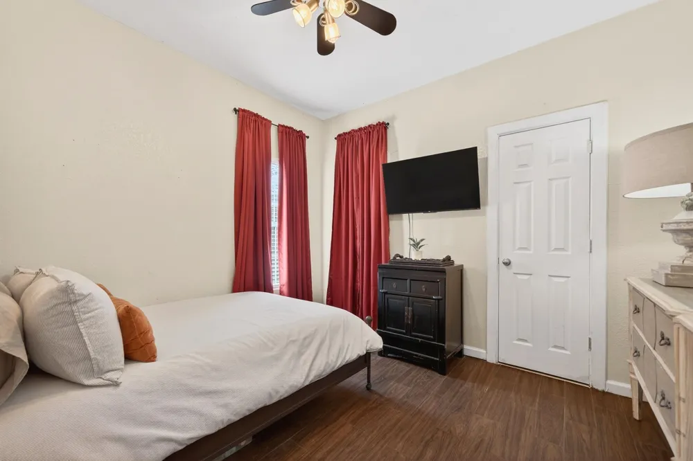 607 Bethpage Avenue Dallas, TX 75217