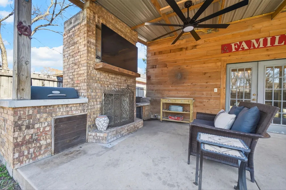 607 Bethpage Avenue Dallas, TX 75217