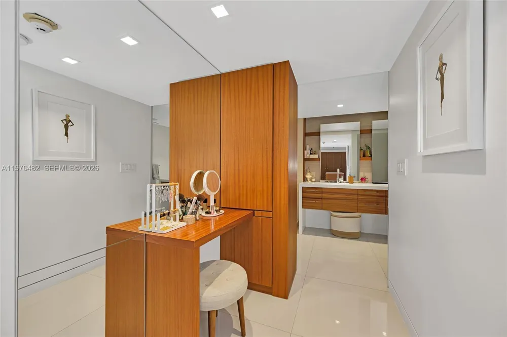 199 Ocean Lane Dr #401 Key Biscayne, FL 33149