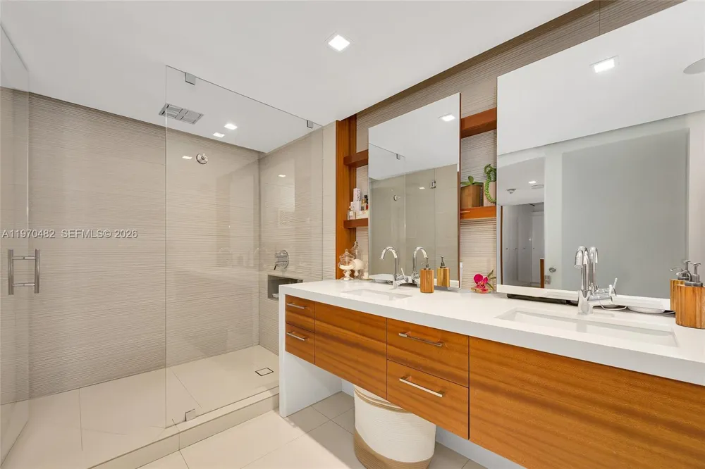 199 Ocean Lane Dr #401 Key Biscayne, FL 33149