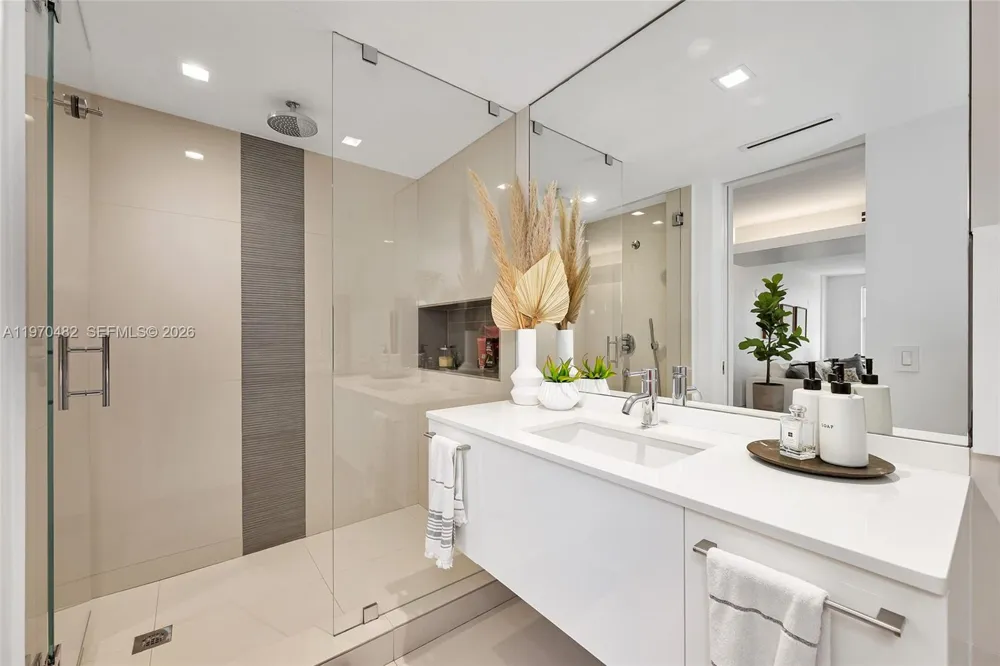 199 Ocean Lane Dr #401 Key Biscayne, FL 33149