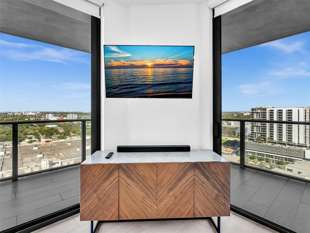 121 NE 34th St #2016 Miami, FL 33137