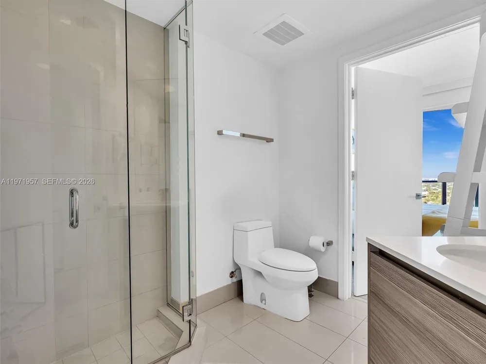 121 NE 34th St #2016 Miami, FL 33137