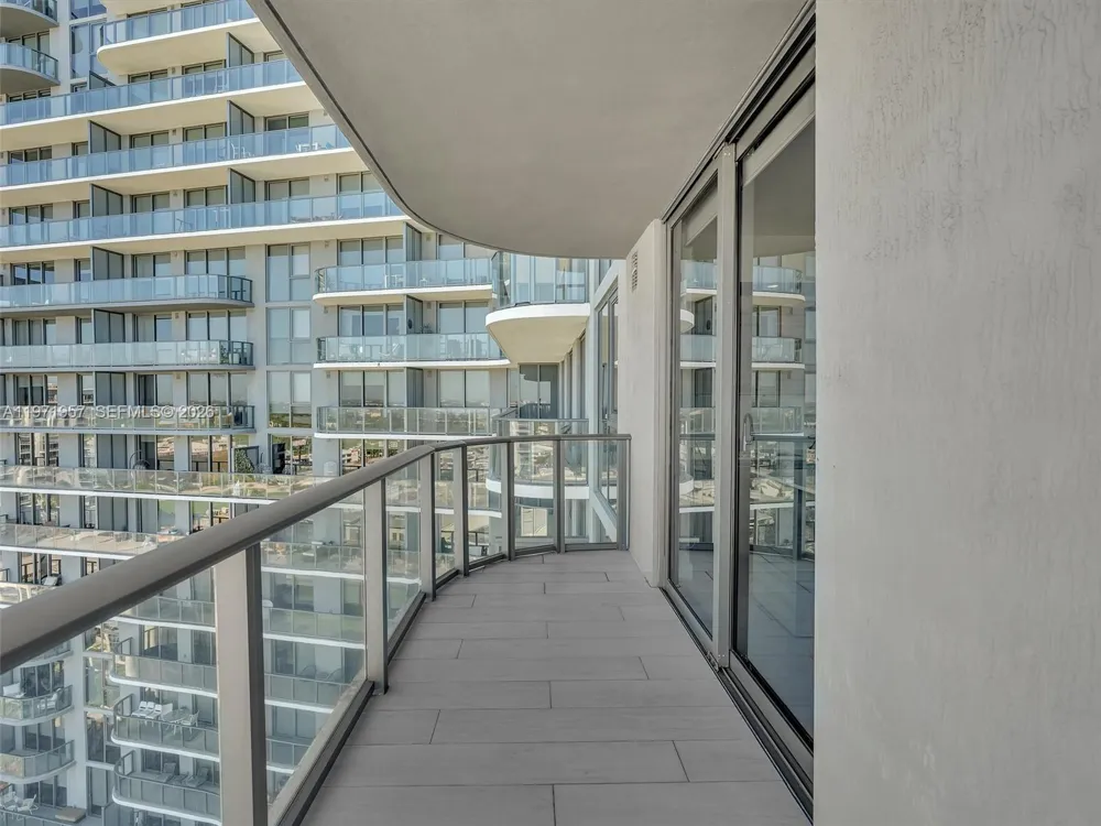 121 NE 34th St #2016 Miami, FL 33137