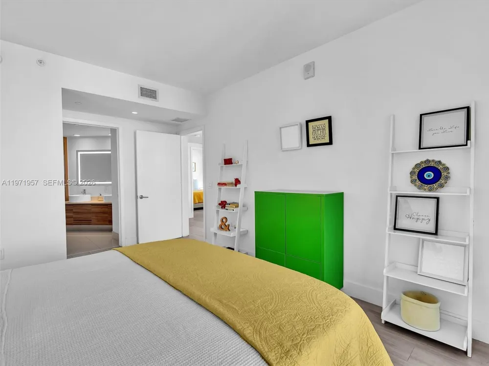 121 NE 34th St #2016 Miami, FL 33137