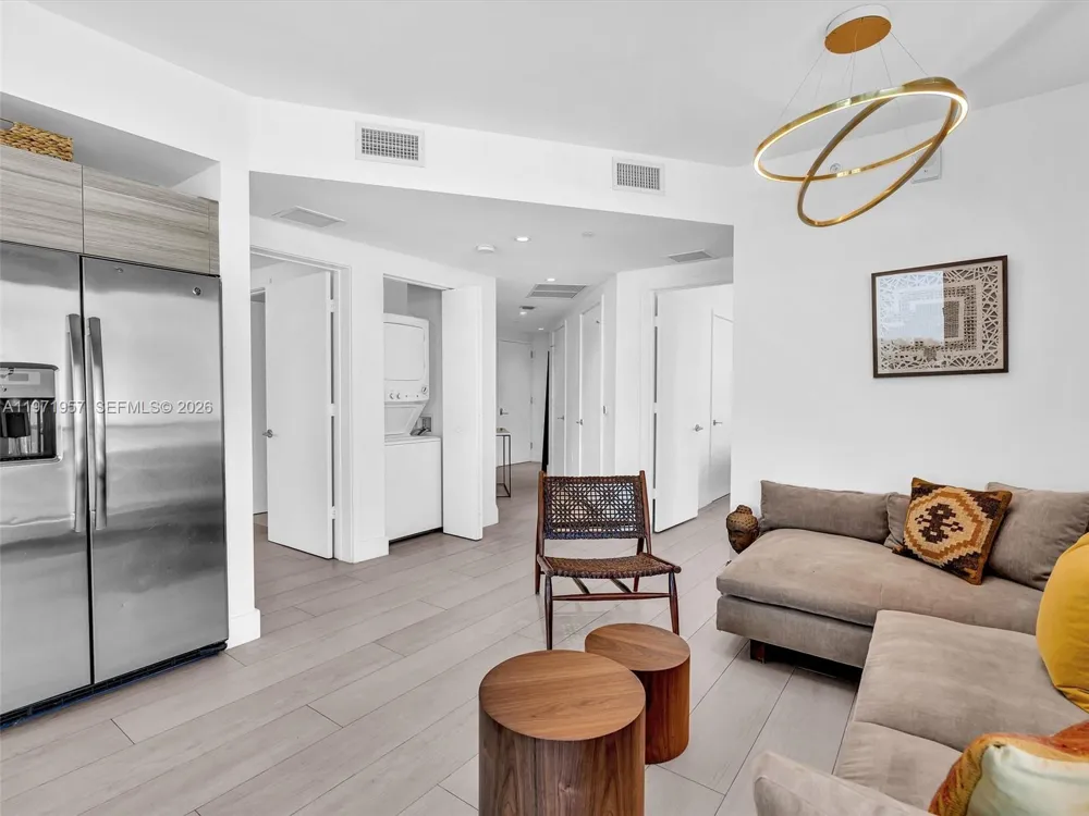 121 NE 34th St #2016 Miami, FL 33137