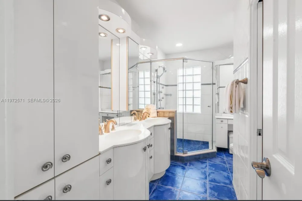 811 Highland Dr Hollywood, FL 33021