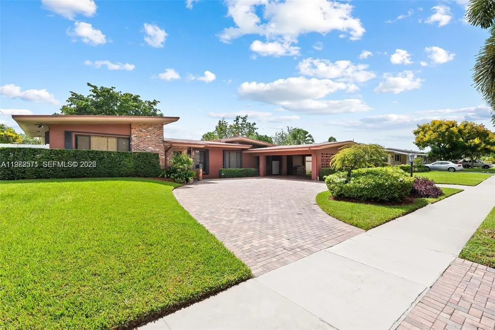 811 Highland Dr Hollywood, FL 33021