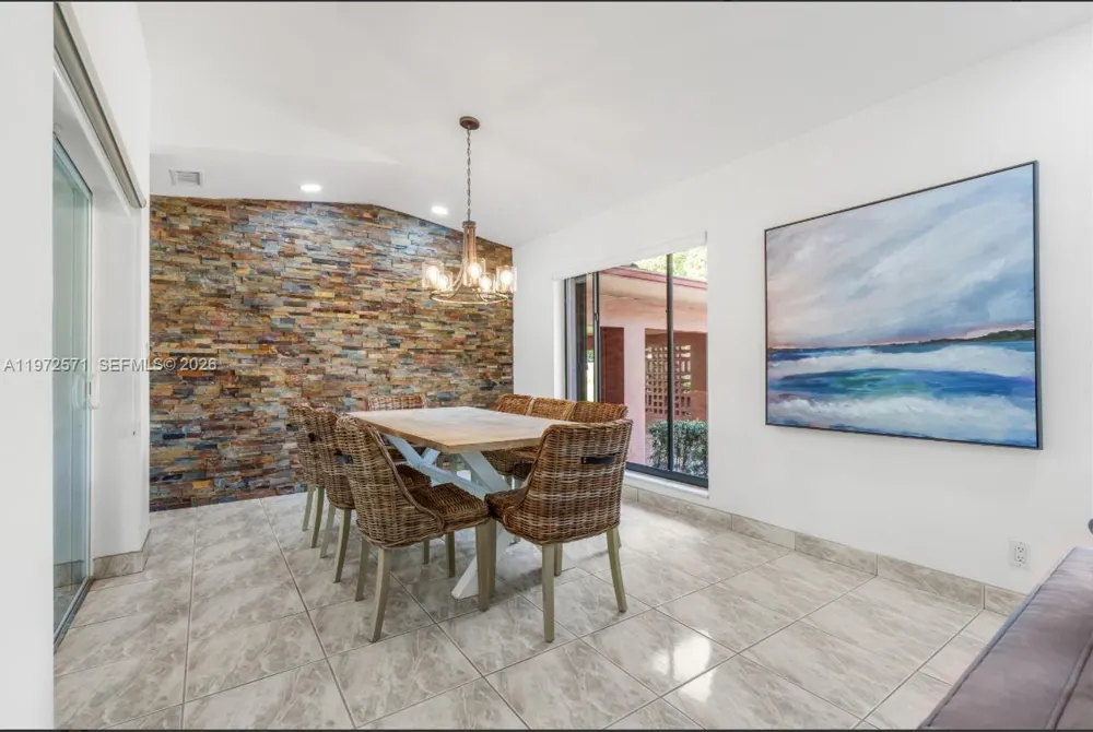 811 Highland Dr Hollywood, FL 33021
