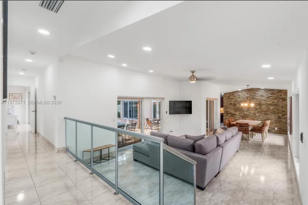 811 Highland Dr Hollywood, FL 33021