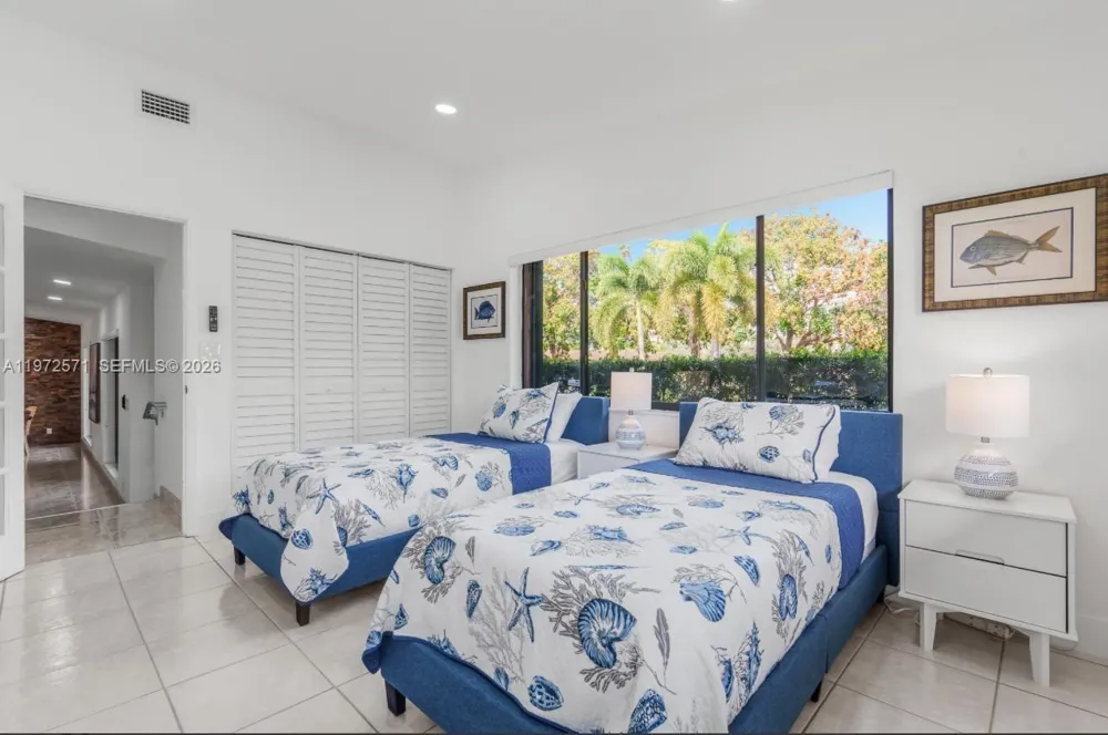811 Highland Dr Hollywood, FL 33021