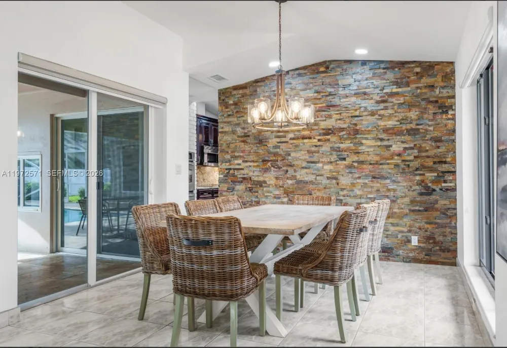 811 Highland Dr Hollywood, FL 33021