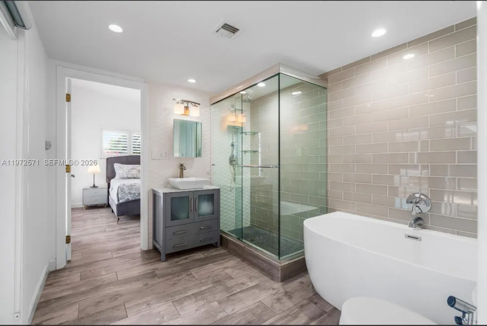 811 Highland Dr Hollywood, FL 33021