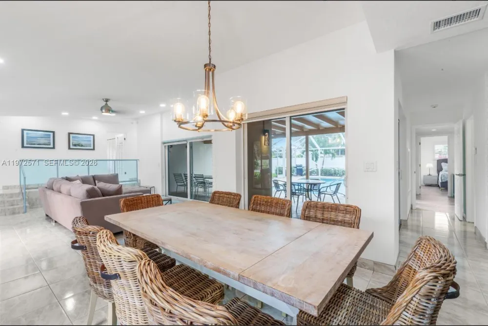 811 Highland Dr Hollywood, FL 33021