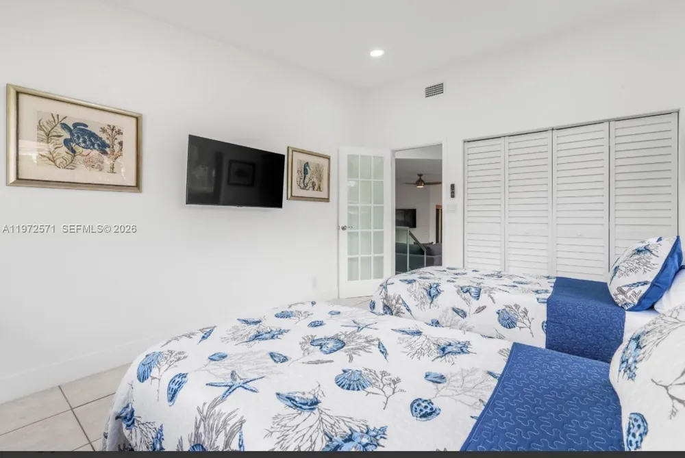 811 Highland Dr Hollywood, FL 33021