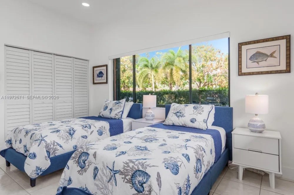 811 Highland Dr Hollywood, FL 33021