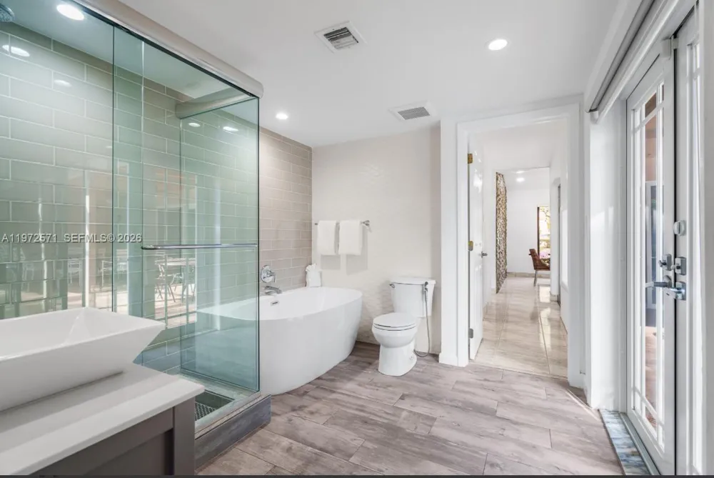 811 Highland Dr Hollywood, FL 33021