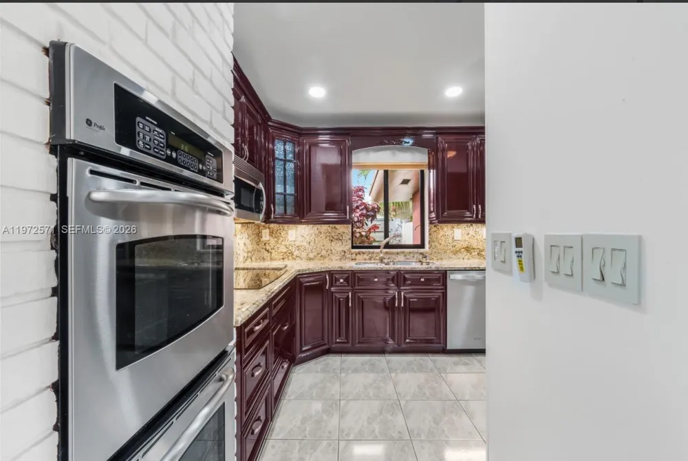 811 Highland Dr Hollywood, FL 33021