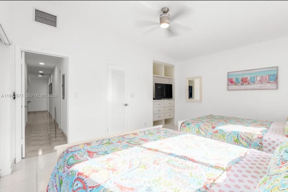 811 Highland Dr Hollywood, FL 33021