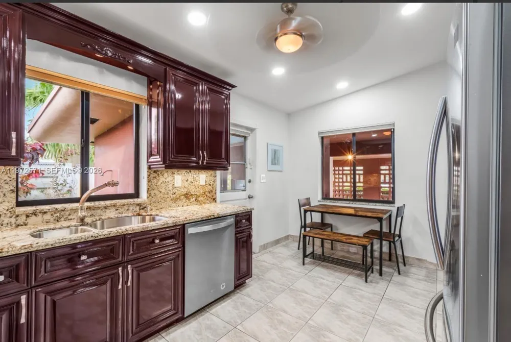 811 Highland Dr Hollywood, FL 33021