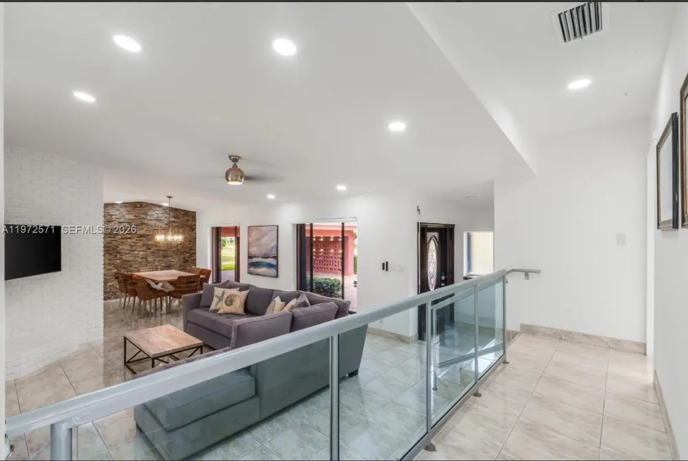 811 Highland Dr Hollywood, FL 33021