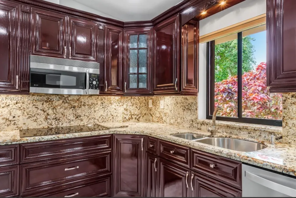 811 Highland Dr Hollywood, FL 33021