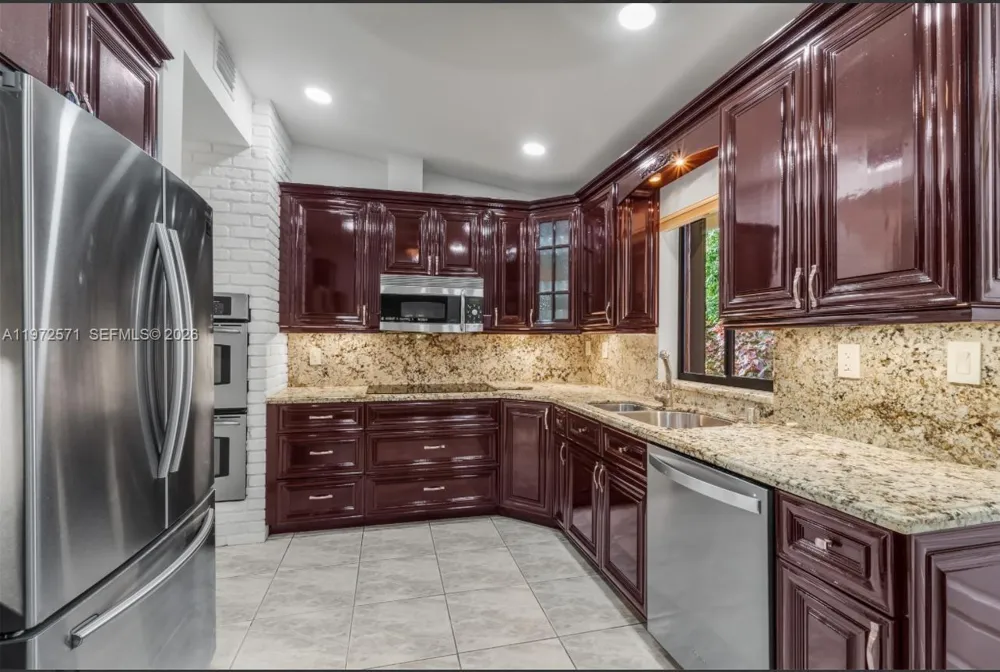 811 Highland Dr Hollywood, FL 33021
