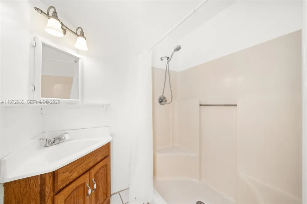 1273 Woodbury Avenue Sebring, FL 33875