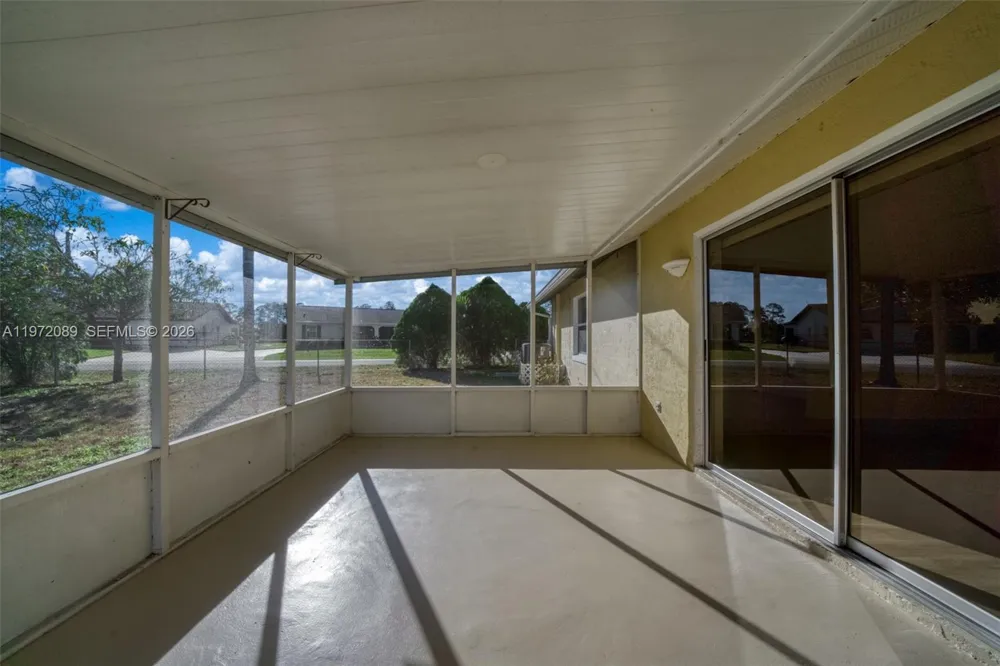 1273 Woodbury Avenue Sebring, FL 33875