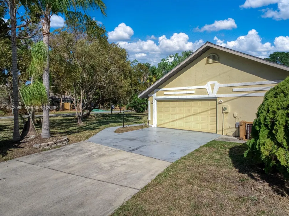1273 Woodbury Avenue Sebring, FL 33875