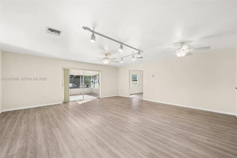 1273 Woodbury Avenue Sebring, FL 33875