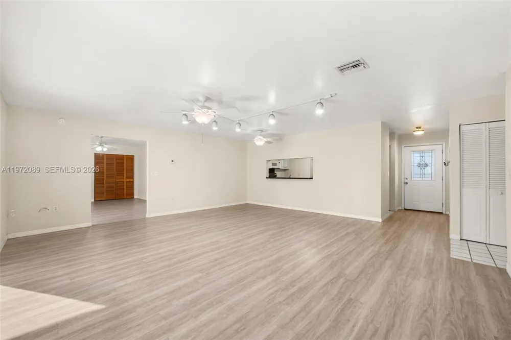 1273 Woodbury Avenue Sebring, FL 33875