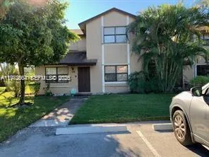 216 Lakeside Cir