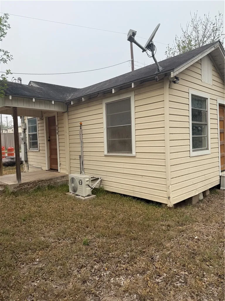 603 E Mesquite Street Benavides, TX 78341