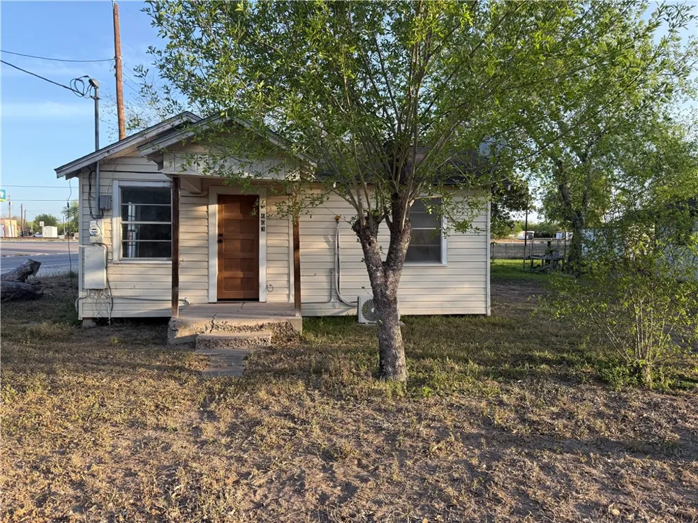 603 E Mesquite Street Benavides, TX 78341
