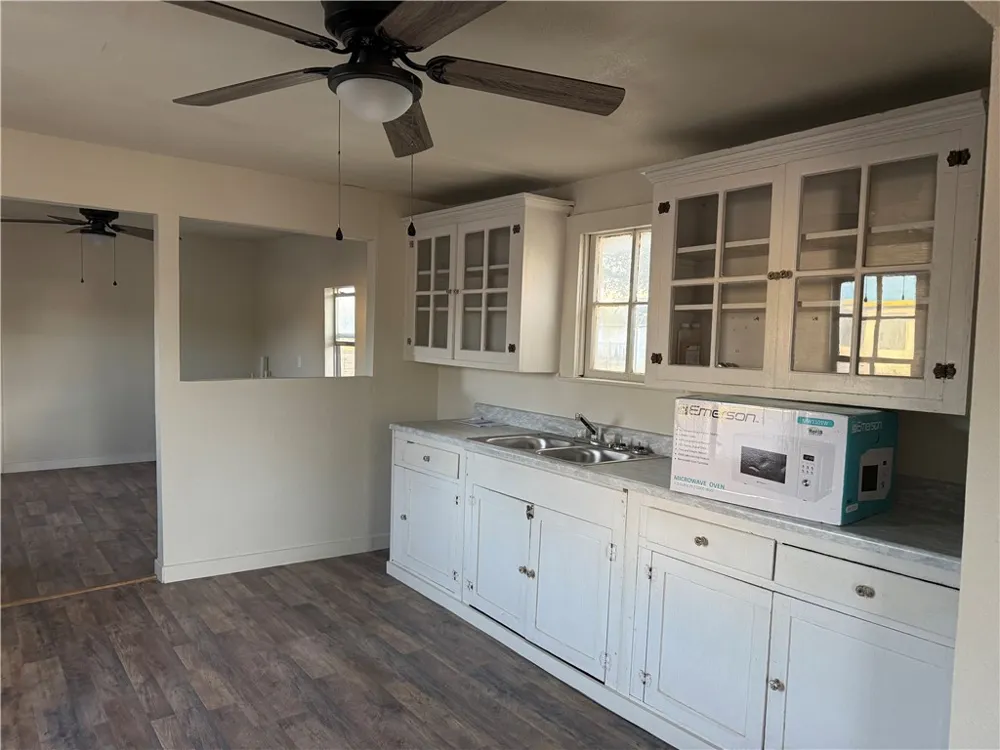603 E Mesquite Street Benavides, TX 78341