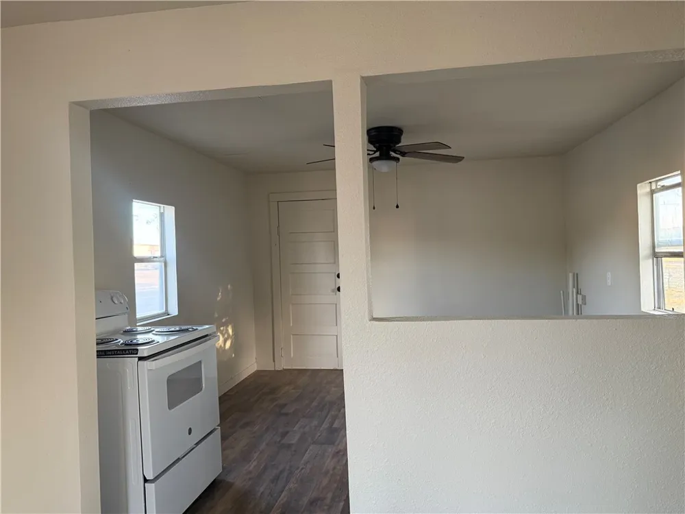 603 E Mesquite Street Benavides, TX 78341