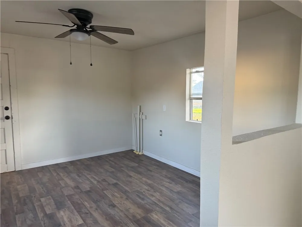 603 E Mesquite Street Benavides, TX 78341