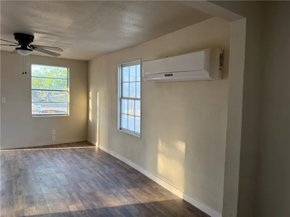 603 E Mesquite Street Benavides, TX 78341