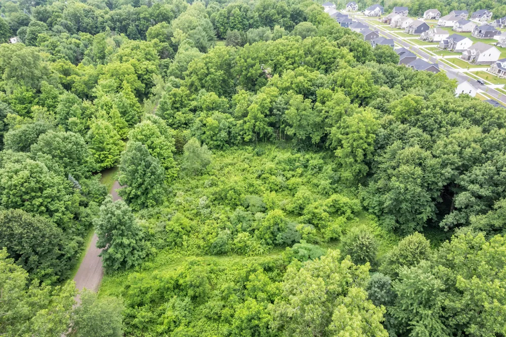 22987 Clarkshire Drive South Lyon, MI 48178