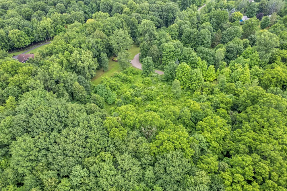 22987 Clarkshire Drive South Lyon, MI 48178