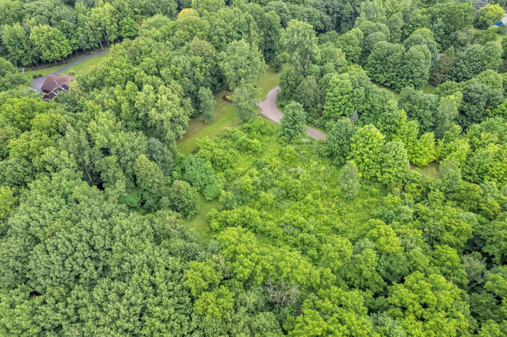 22987 Clarkshire Drive South Lyon, MI 48178