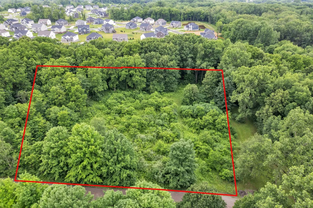 22987 Clarkshire Drive South Lyon, MI 48178