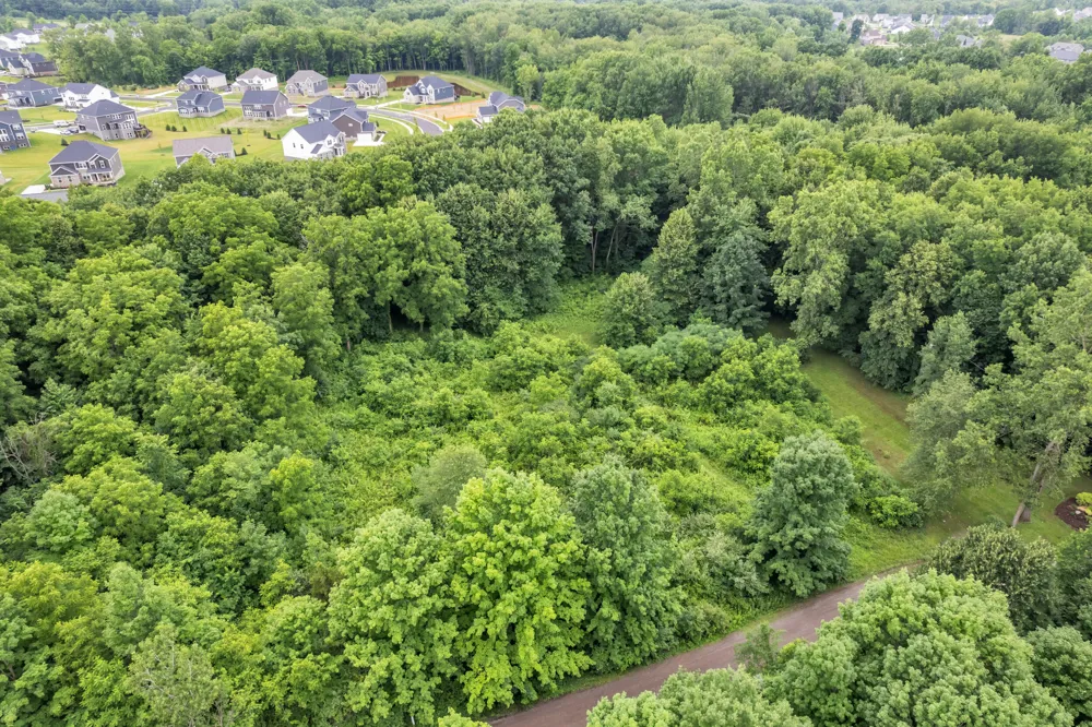 22987 Clarkshire Drive South Lyon, MI 48178