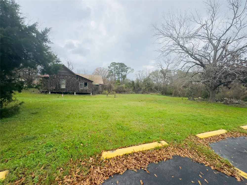 401 S Fm 356 Onalaska, TX 77360