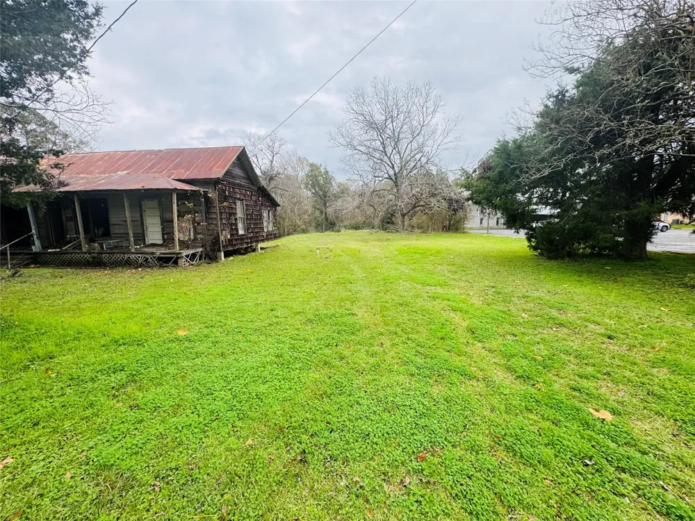 401 S Fm 356 Onalaska, TX 77360