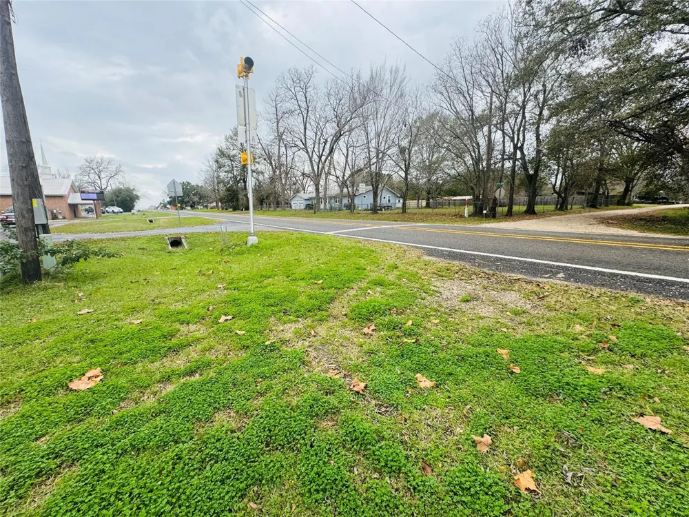 401 S Fm 356 Onalaska, TX 77360