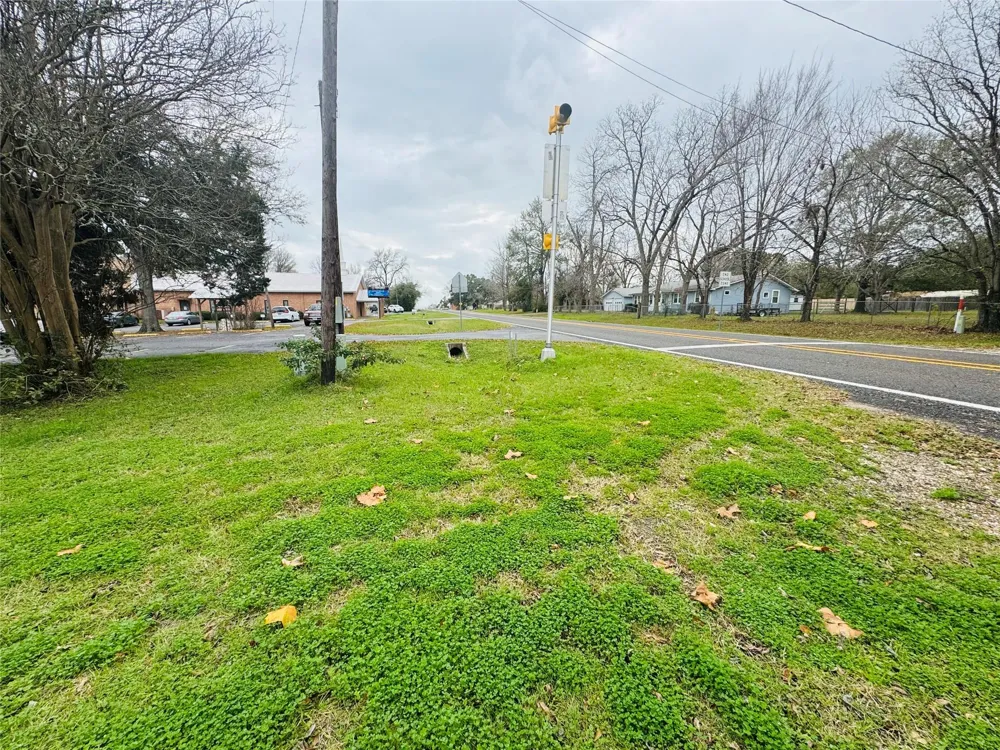 401 S Fm 356 Onalaska, TX 77360
